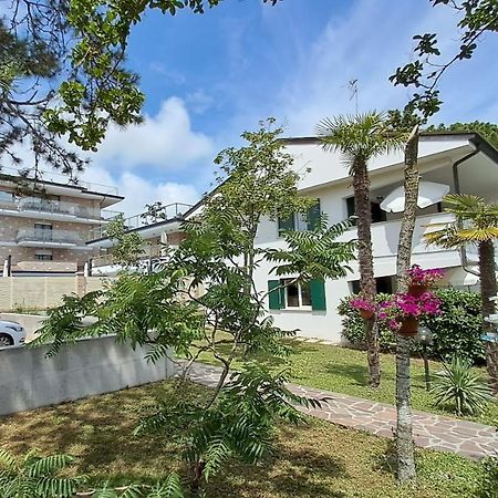Villa Barbara Fra I Pini リニャーノ・サッビアドーロ エクステリア 写真