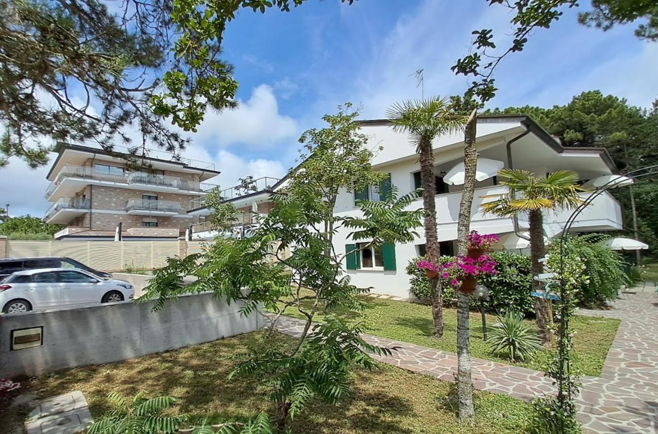 Villa Barbara Fra I Pini リニャーノ・サッビアドーロ エクステリア 写真